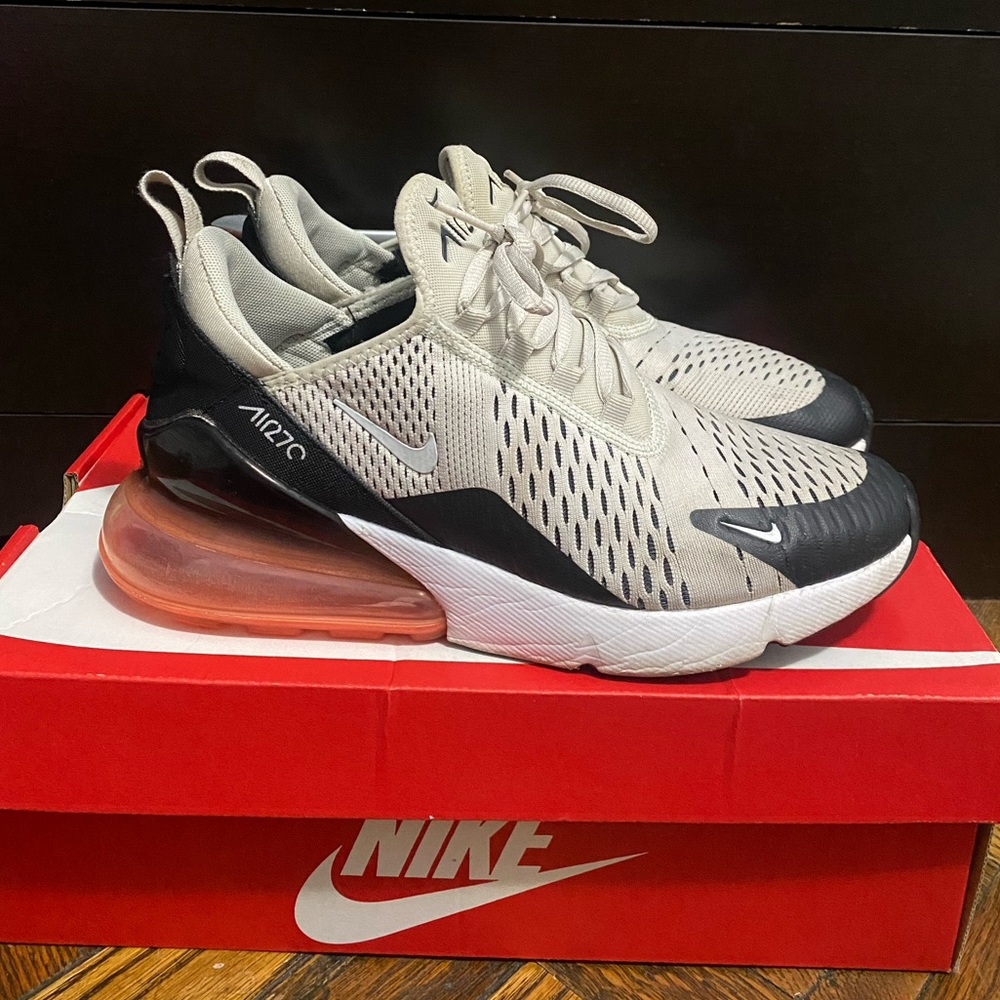 Nike AirMax 270. Size 7Y (Women’s 8.5) ( Men’s 7)